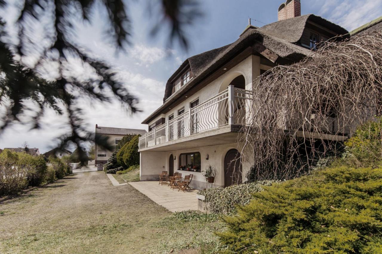 Ferienhaus Schilfvilla Mörbisch am See Exterior foto