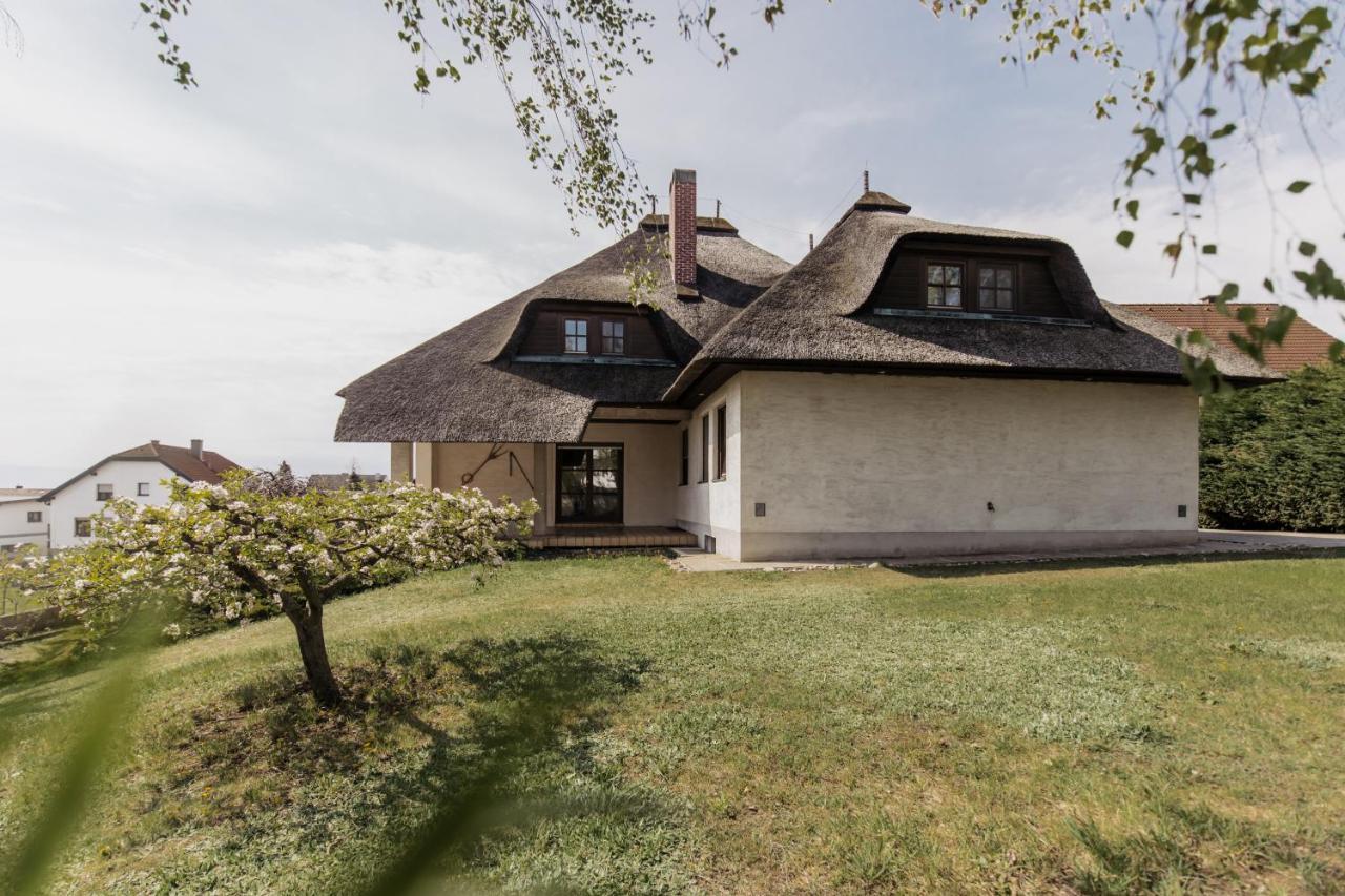 Ferienhaus Schilfvilla Mörbisch am See Exterior foto